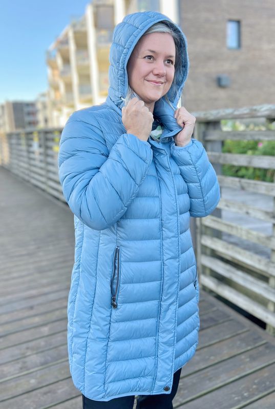 Sylvia vattert jakke isblå