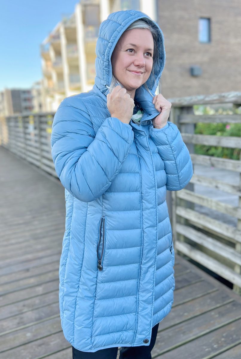 Sylvia vattert jakke isblå