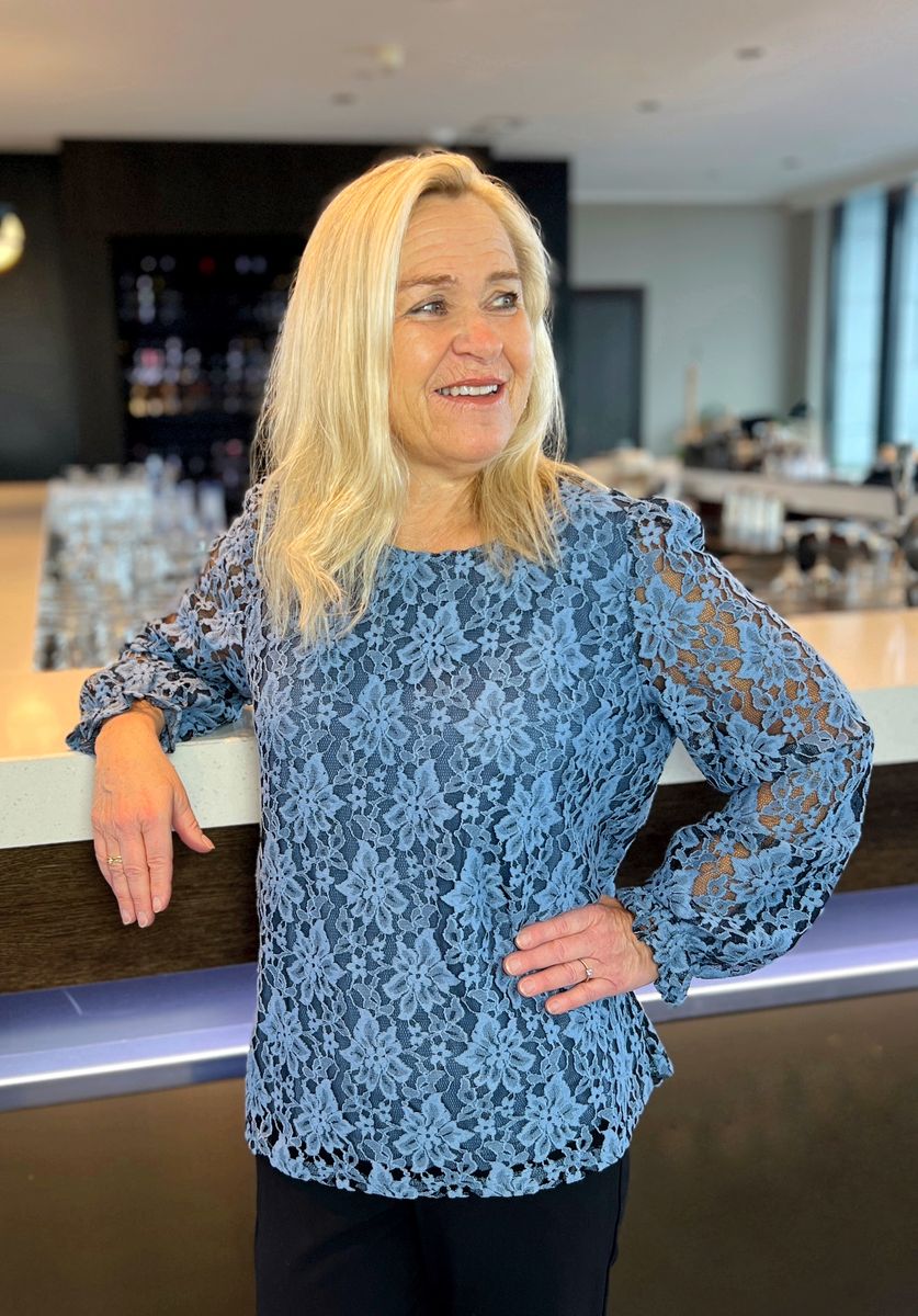 Helga bluse isblå blonde