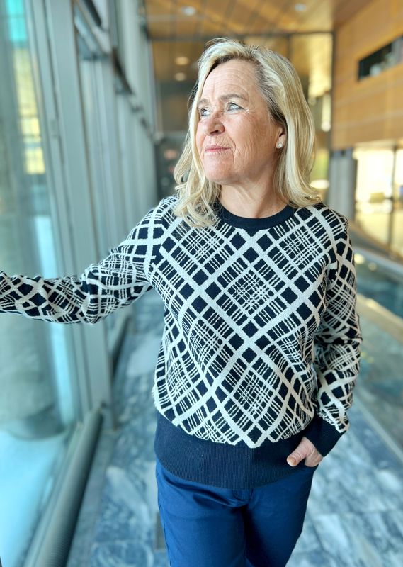 Berit strikkegenser marine
