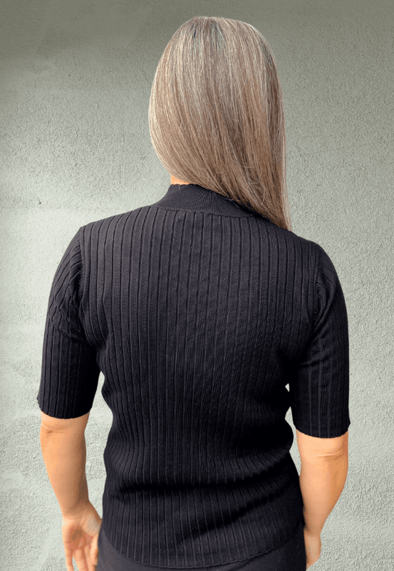 Nina kortermet genser svart