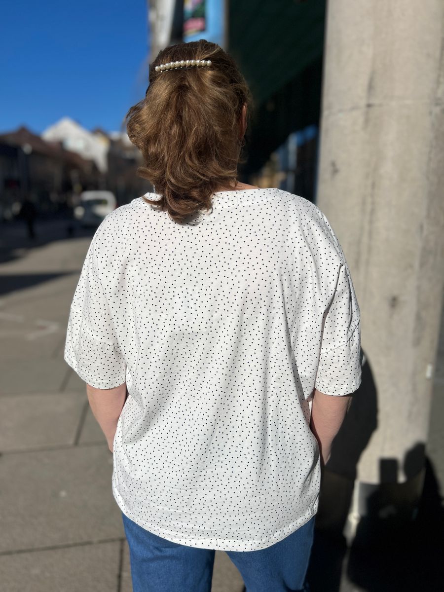 Irene t-shirt svarte prikker